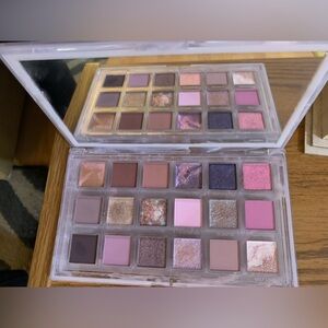 Huda beauty palette
